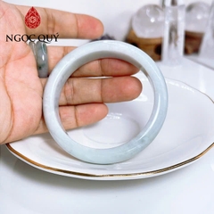 Vòng cẩm thạch A - Ngọc phỉ thúy type A bản hẹ bạch ngọc phớt xanh nhẹ điểm dầu chất nếp mịn ni 52 - 56 mm - Ngoc Quý