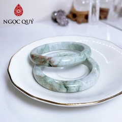 Vòng cẩm thạch A Myanmar - Ngọc phỉ thúy type A bản tròn và hẹ xanh táo hoa bay điểm huyết hoa ni 48-53 mm - Ngoc Quý