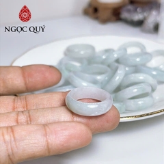 Nhẫn cẩm thạch A - Nhẫn phỉ thúy chất nếp bạch ngọc phớt xanh nhẹ chất nếp mịn