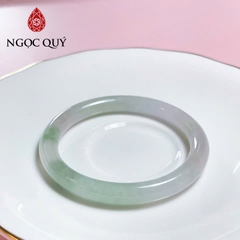 Vòng cẩm thạch cọng tròn màu trắng phớt xanh - Ngọc Quý