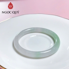 Vòng cẩm thạch cọng tròn màu trắng phớt xanh - Ngọc Quý