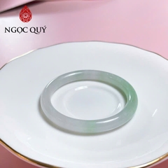 Vòng cẩm thạch cọng tròn màu trắng phớt xanh - Ngọc Quý