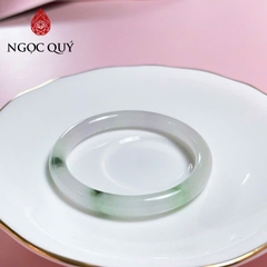 Vòng cẩm thạch cọng tròn màu trắng phớt xanh - Ngọc Quý