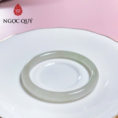 Vòng cẩm thạch cọng tròn màu trắng phớt xanh - Ngọc Quý