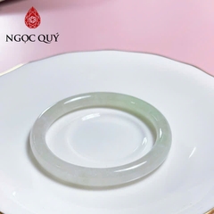 Vòng cẩm thạch cọng tròn màu trắng phớt xanh - Ngọc Quý