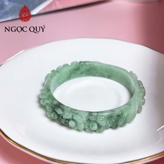 Vòng tay nguyên khối đá cẩm thạch phỉ thúy khắc hoa văn