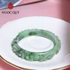 Vòng tay nguyên khối đá cẩm thạch phỉ thúy khắc hoa văn