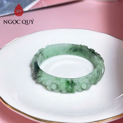 Vòng tay nguyên khối đá cẩm thạch phỉ thúy khắc hoa văn