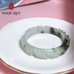 Vòng tay nguyên khối đá cẩm thạch phỉ thúy khắc hoa văn