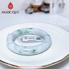 Vòng cẩm thạch A - Ngọc phỉ thúy type A bản tròn nền trắng phớt tím và bông xanh ni 51 mm (kèm kđ type A)- Ngoc Quý