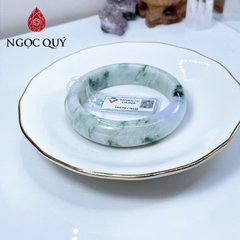 Vòng cẩm thạch A - Vòng phỉ thúy type A bản bản hẹ tròn xanh điểm tím hoa bay ni 51-55 mm ( Kèm kđ type A) - Ngọc Quý