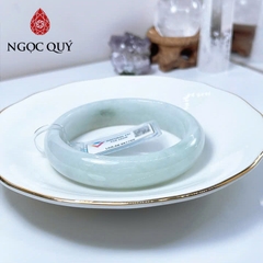 Vòng cẩm thạch A - Vòng phỉ thúy type A bạch ngọc phớt xanh điểm lý và gà đen ni 57 mm ( Kèm kđ type A) - Ngọc Quý