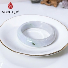 Vòng cẩm thạch A Myanmar - Ngọc phỉ thúy type A bản tròn - hẹ bạch ngọc điểm bông lý gân trắng ni 52-58 mm - Ngoc Quý