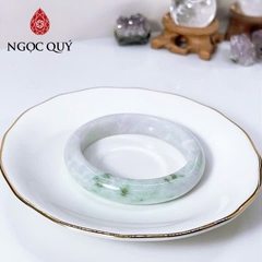 Vòng cẩm thạch A Myanmar - Ngọc phỉ thúy type A bản tròn - hẹ bạch ngọc điểm bông lý gân trắng ni 52-58 mm - Ngoc Quý