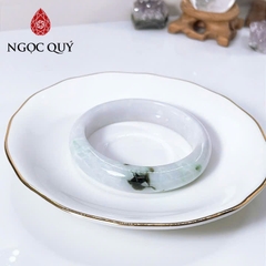 Vòng cẩm thạch A Myanmar - Ngọc phỉ thúy type A bản tròn - hẹ bạch ngọc điểm bông lý gân trắng ni 52-58 mm - Ngoc Quý