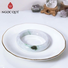 Vòng cẩm thạch A Myanmar - Ngọc phỉ thúy type A bản tròn - hẹ bạch ngọc điểm bông lý gân trắng ni 52-58 mm - Ngoc Quý