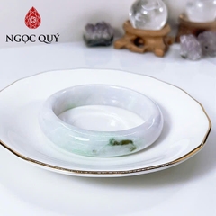 Vòng cẩm thạch A Myanmar - Ngọc phỉ thúy type A bản tròn - hẹ bạch ngọc điểm bông lý gân trắng ni 52-58 mm - Ngoc Quý