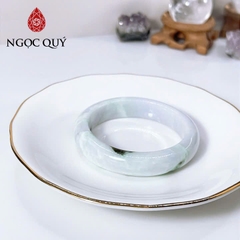 Vòng cẩm thạch A Myanmar - Ngọc phỉ thúy type A bản tròn - hẹ bạch ngọc điểm bông lý gân trắng ni 52-58 mm - Ngoc Quý