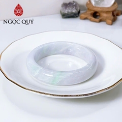 Vòng cẩm thạch A - Ngọc phỉ thúy type A bản hẹ bạch ngọc phớt tím nhạt điểm bông lý gân trắng ni 52-56 mm - Ngoc Quý