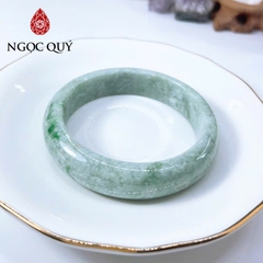 Vòng cẩm thạch A - Vòng cẩm thạch liền khối bản tròn và hẹ xanh táo điểm lý - Ngọc Quý