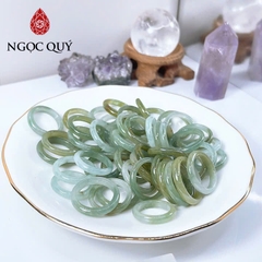 Nhẫn cẩm thạch A - Nhẫn phỉ thúy type A xanh dầu điểm huyết bản 3-4mm - Ngọc Quý