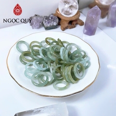 Nhẫn cẩm thạch A - Nhẫn phỉ thúy type A xanh dầu điểm huyết bản 3-4mm - Ngọc Quý