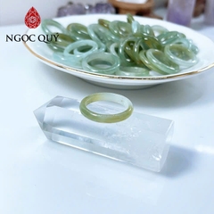 Nhẫn cẩm thạch A - Nhẫn phỉ thúy type A xanh dầu điểm huyết bản 3-4mm - Ngọc Quý