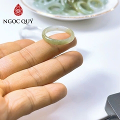 Nhẫn cẩm thạch A - Nhẫn phỉ thúy type A xanh dầu điểm huyết bản 3-4mm - Ngọc Quý