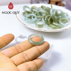 Nhẫn cẩm thạch A - Nhẫn phỉ thúy type A xanh dầu điểm huyết bản 3-4mm - Ngọc Quý