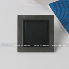 Bộ công tắc đơn 1 chiều viền mặt kính màu đen