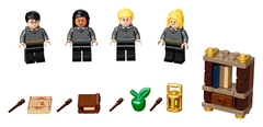 Bộ Mô Hình LEGO Harry Potter: Bộ Phụ Kiện Học Sinh Hogwarts #40419