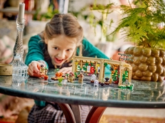 Bộ Mô Hình Lắp Ráp LEGO Harry Potter Lớp Học Thảo Dược #76445