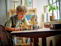 Bộ Mô Hình Lắp Ráp LEGO Harry Potter Lớp Học Bay Hogwarts #76447
