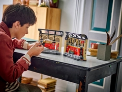 Bộ Mô Hình Lắp Ráp LEGO Chặn Sách Tàu Hogwarts #76450