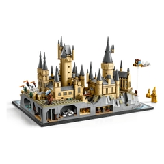 Bộ Mô Hình Lâu Đài Hogwarts Và Khuôn Viên LEGO Harry Potter #76419