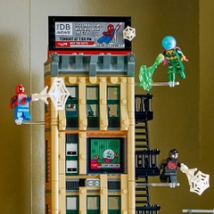 Bộ Mô Hình LEGO SUPERHEROES Spider-Man vs. Mysterio: The Daily Bugle #76342