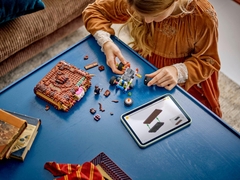 Bộ Mô Hình Lắp Ráp LEGO Cuốn Sách Quái Vật Cắn Kẻ Thù #76449