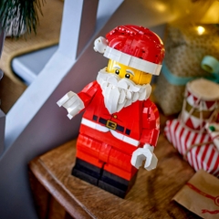 Bộ Mô Hình Lắp Ráp LEGO Up-Scaled Santa Minifigure #40820