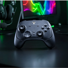 Tay cầm chơi game không dây Razer Wolverine V4 Pro