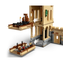 Bộ Mô Hình Lắp Ráp LEGO Harry Potter Lớp Học Bay Hogwarts #76447
