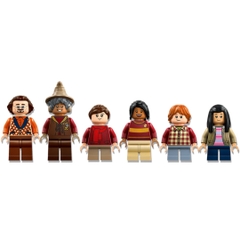 Bộ Mô Hình Lắp Ráp LEGO Cửa Hàng Quidditch & Tiệm Kem #76452