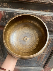Chuông xoay tỉnh thức - Nepal Singing Bowl (mẫu Omani 2 )