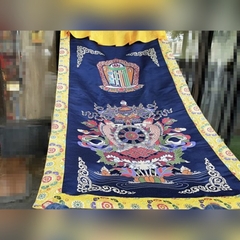 Rèm Gấm Thêu Biểu Tượng Kalachakra Và Bát Cát Tường Kết Hợp