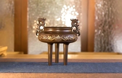 Lư hương chân cao (Đỉnh trầm chân cao)