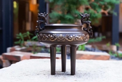 Lư hương chân cao (Đỉnh trầm chân cao)