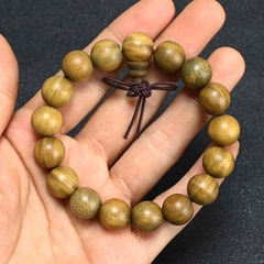 Vòng tay gỗ Lục Đàn Hương có cuộn chú Lăng Nghiêm