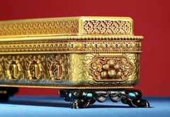 Lư hương truyền thống tây tạng khắc nổi Bát Kiết Tường và thần chú Omanipadmehums dài 30 cm