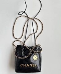 Túi X C22 Hobo Da Lì Khóa Vàng Size 20cm 1 Hộp