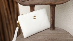Túi X C22 Hobo Da Lì Khóa Vàng Size 20cm 1 Hộp