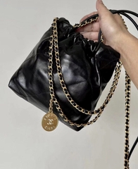 Túi X C22 Hobo Da Lì Khóa Vàng Size 20cm 1 Hộp